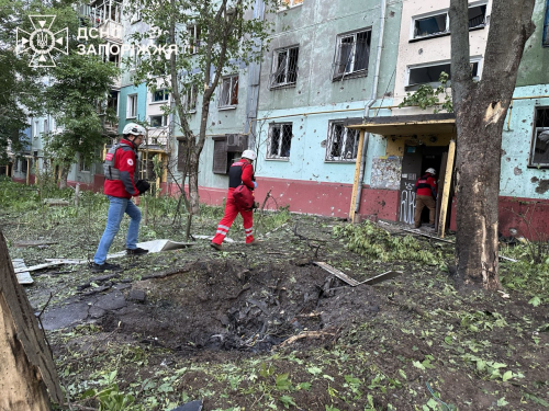 Воронка біля багатоповерхівки: нові подробиці про наслідки ворожої атаки на Запоріжжя 29 травня