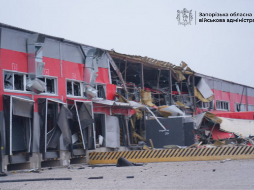 Пошкоджений 17 березня ворожим ударом інноваційний термінал "Нової пошти" у Запоріжжі