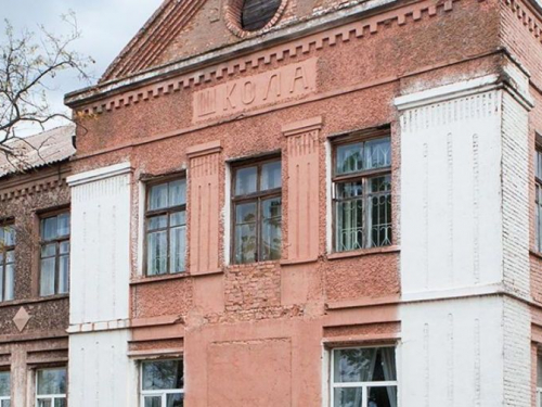 В місті Запорізької області окупанти зруйнували 119-річну школу - фото