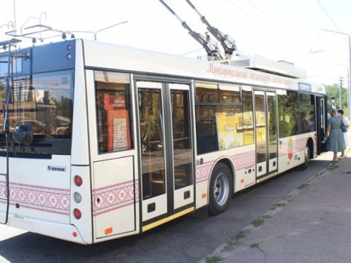 У понеділок декілька тролейбусних маршрутів у Запоріжжі тимчасово змінять рух