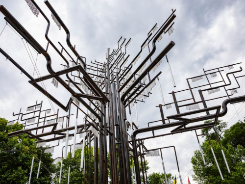 Президент відвідав меморіал &quot;Дерево пам’яті&quot; у Запоріжжі та вшанував полеглих захисників (відео)