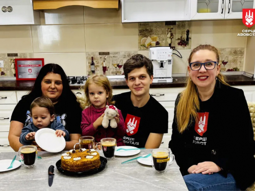 Родина Чопей нарешті повертається додому: захисник Маріуполя отримав квартиру за програмою «Вдома»