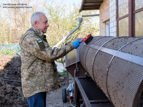 Запорізький ветеран отримав грант на виробництво екологічних добрив, фото: ЗОДА