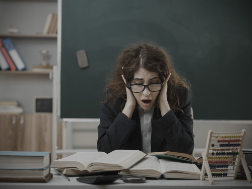 На Запоріжжі окупанти змушують дітей міняти українські книжки на російські “патриотичні” розамальовки