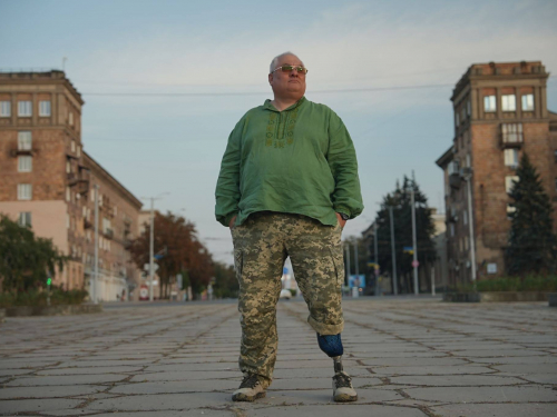 Ветеран і заслужений артист України Юрій Іваськевич після поранення повернувся до музики та випустив альбом «Голос Форпосту» про Запоріжжя.