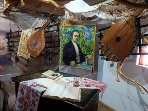 Шевченко у звуках бандури: на Хортиці відкрили атмосферну виставку (фото)