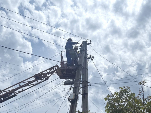 У Запоріжжі енергетики повернули світло після обстрілів, фото: АТ  "Запоріжжяобленерго" 