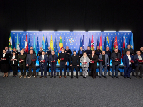 Зеленський нагородив представників Запорізької області та відзначив міста-герої, фото: сайт Президента України 