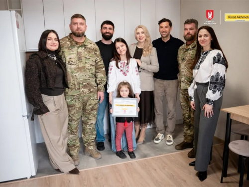 Захисник Маріуполя отримав власну квартиру від проєкту "Серце Азовсталі", фото: steelfront.com.ua