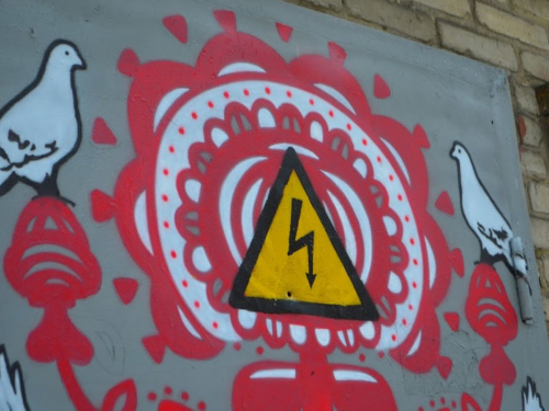 Запорізькі художники перетворили трансформаторну будку на яскравий артоб'єкт - фото