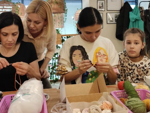 Хобі усього життя перетворила на власну справу: як запоріжанка завдяки гранту відкрила творчу студію (фото)