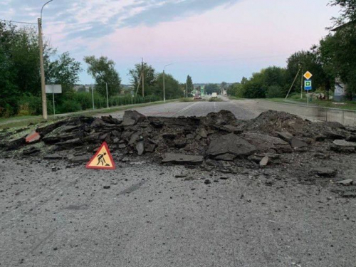 Запорізькі дорожники відновили ділянку автодороги, яку зруйнував ворог