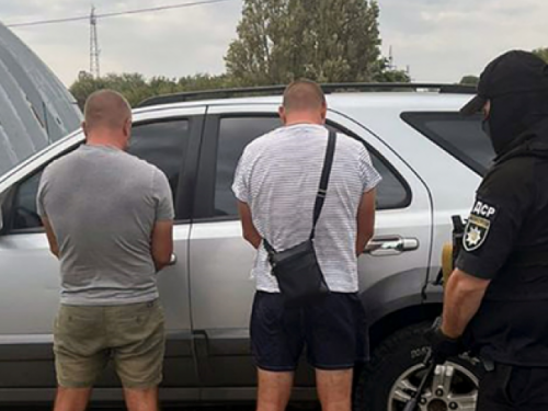 Запорізькі поліцейські повідомили про підозру зловмисникам, затриманих на гарячому в одному з пунктів пропуску Запоріжжя