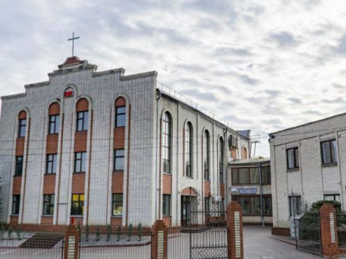 У місті Запорізької області окупанти увірвалися в храм під час служби