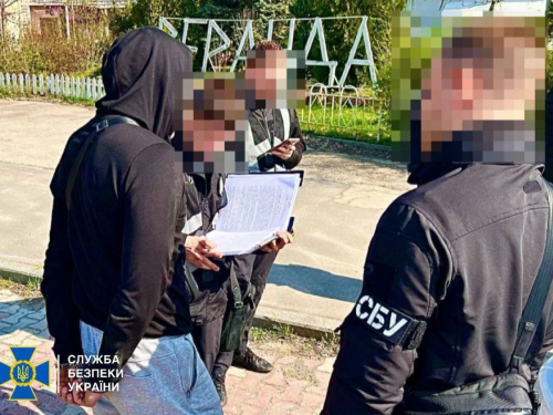 Запоріжець за гроші оформлював підробні медичні довідки - СБУ прикрила канал втечі "ухилянтів" за кордон
