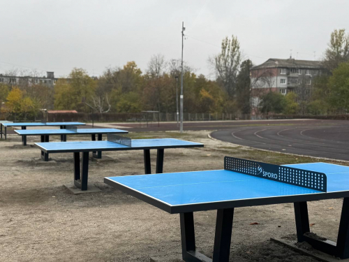  Дозвілля з користю та комфортом - в одному з районів Запоріжжя оновили спортмайданчик (фото)