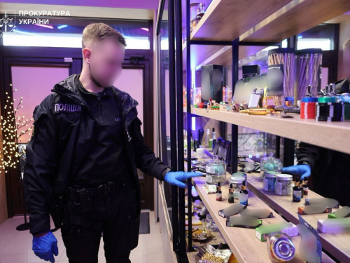 У Запоріжжі семеро людей продавали наркотики у вейпах: справу передали до суду, фото: Запорізька обласна прокуратура