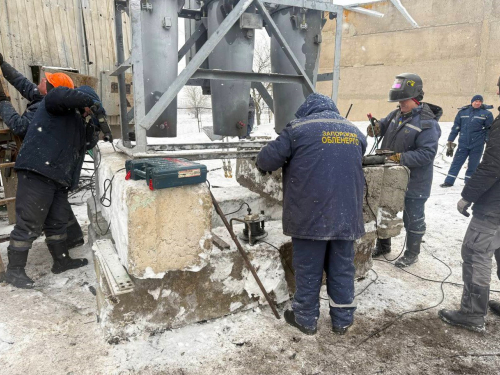 Попри обстріли і негоду: за січень запорізькі енергетики повернули світло майже 350 тисячам споживачів