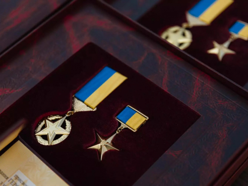 "Ця нагорода для всіх посестер": запоріжанка отримала звання Героя України першою серед жінок Нацгвардії (фото)