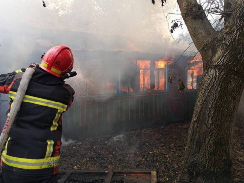 Під час гасіння знайшли загиблого - у селі Запорізького району спалахнула пожежа в приватному будинку