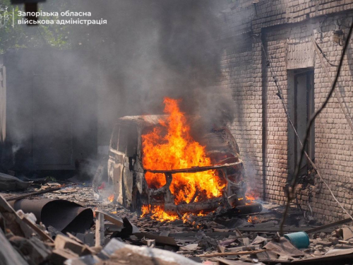 Росіяни масовано атакували Запоріжжя дронами – є руйнування та поранені (фото, відео)