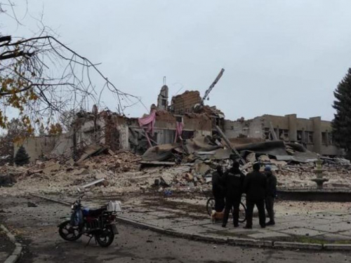 У Запорізькій області російські ракетні удари зруйнували культурно-спортивний комплекс - фото