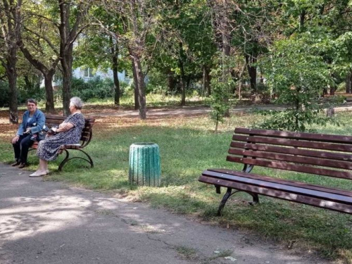 У Запоріжжі дали друге життя старим лавочкам з центрального проспекту