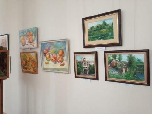 Запорізький музей тимчасово надав &quot;дах&quot; художникам з вернісажу у фонтана - фото