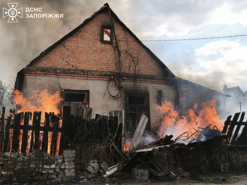 В приватному секторі Запоріжжя сталась пожежа: загинула людина - фото, відео