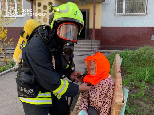 Через пожежу в багатоповерхівці у Запоріжжі евакуювали людей - фото