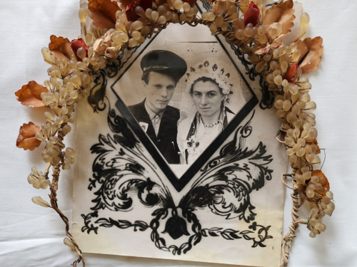 Рідкісна знахідка: у родині на Запоріжжі зберігся унікальний весільний вінок 1960 року (фото)
