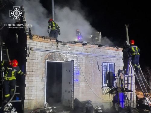 У Запорізькій області через пічне опалення згорів дачний будинок - фото