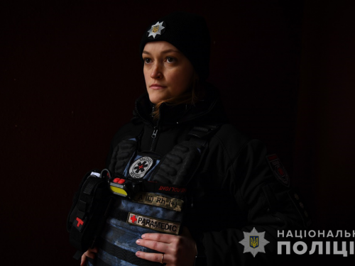 Шукала людей під завалами разом з рятувальниками - запорізька парамедикиня розповіла про роботу на місцях ракетних ударів