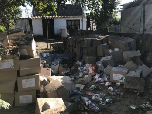 У  селі Запорізької області ворожий снаряд попав у двір, де роздавали гуманітарну допомогу