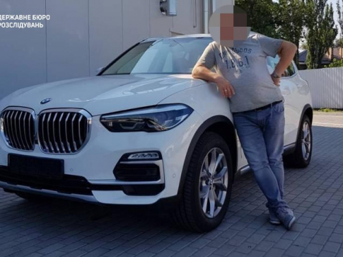 Колишнього керівника аварійно-рятувального загону обвинувачують у переплаті майже 3 мільйонів гривень на спецавтомобілях