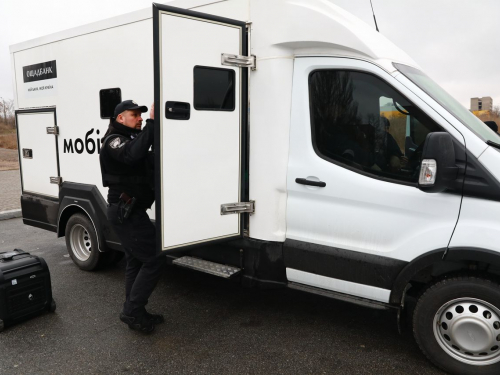 Банк у фургоні - у прифронтових населених пунктах на Запоріжжі працюватимуть мобільні відділення