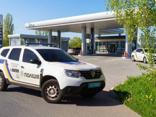 Поліція охорони оперативно відреагувала на сигнал тривоги і виявила чоловіка, який переховуватися у приміщенні заправки.
