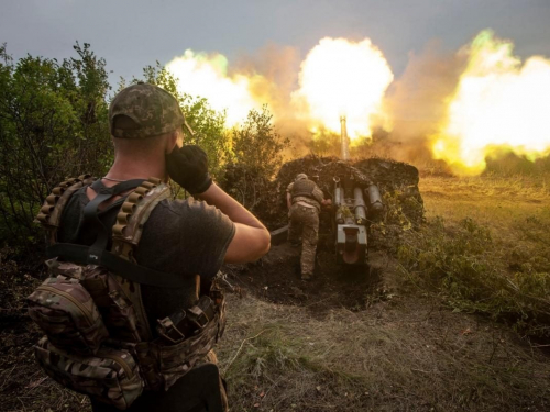 Бійці бригади, що воює на Запорізькому напрямку, нищать ворогів з універсальних гармат - відео