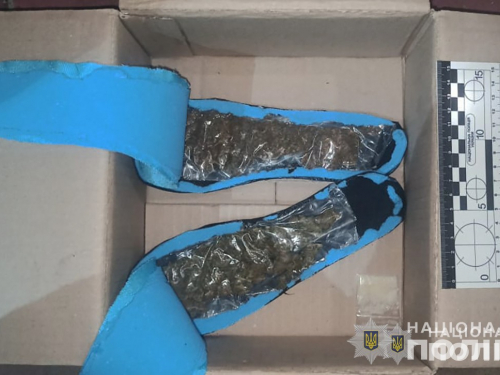 Сховав в устілках для взуття - у Запоріжжі адвокат намагався передати наркотики ув&#039;язненому кримінальному авторитету 