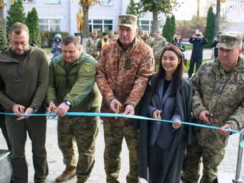 Підготовка 3000 саперів та 9,5 млн грн інвестицій від Метінвесту: в Україні відкрили центр протимінної діяльності