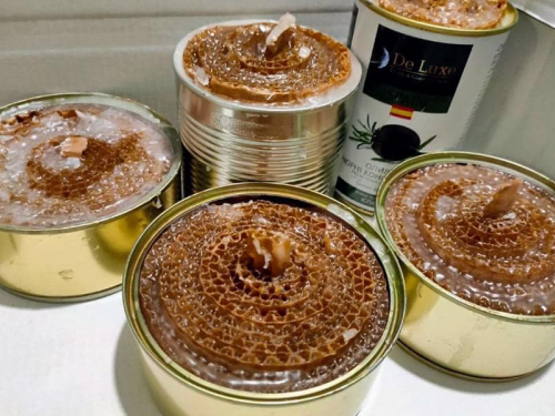 У Запоріжжі діти виготовляють окопні свічки для нацгвардійців