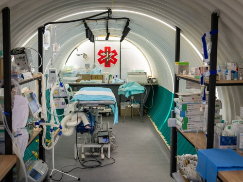 Під землею на передовій: як підземний шпиталь від Метінвесту рятує життя українських військових – The Guardian