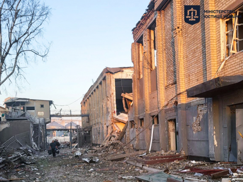 17 загиблих — росіяни вдарили чотирма авіабомбами по Біленьківській виправній колонії (фото, відео)