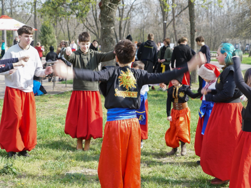 На Великдень спасівці показали на Хортиці видовищні козацькі бойові мистецтва - фото