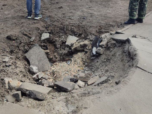 Уламки та величезна вирва – що виявили екологи на місцях &quot;прильотів&quot; у Запоріжжі (фото)