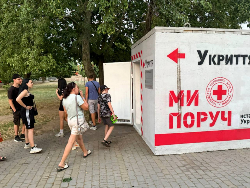Встановили модульне укриття - в спальному районі Запоріжжя мешканці отримали безпечне сховище в парку (фото)