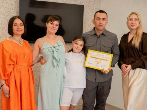 Повернувся з полону до родини: захисник Маріуполя отримав нову квартиру (фото)