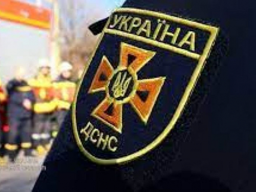 У передмісті Запоріжжя врятували сім'ю, яка опинилась у погребі під завалами зруйнованого ворожим обстрілом будинку