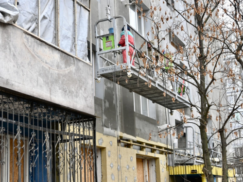 Укріплюють стіни та прокладають систему опалення - як просувається відбудова багатоповерхівки на вулиці Запорізькій, 2-Б (фото)