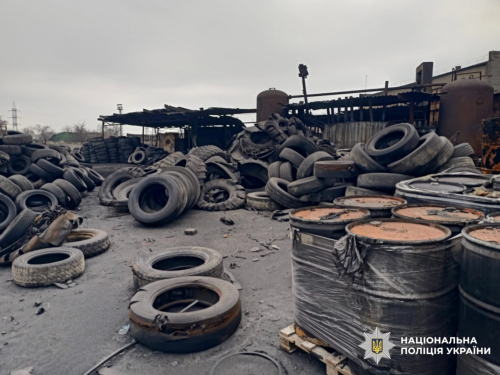 На Запоріжжі викрили нелегальне виробництво пального з автомобільних шин, фото: Нацполіція